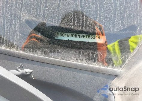 2023 Jeep Compass Latitude 4X4 z USA, uszkodzony, nr VIN 3C4NJDBN9PT553441